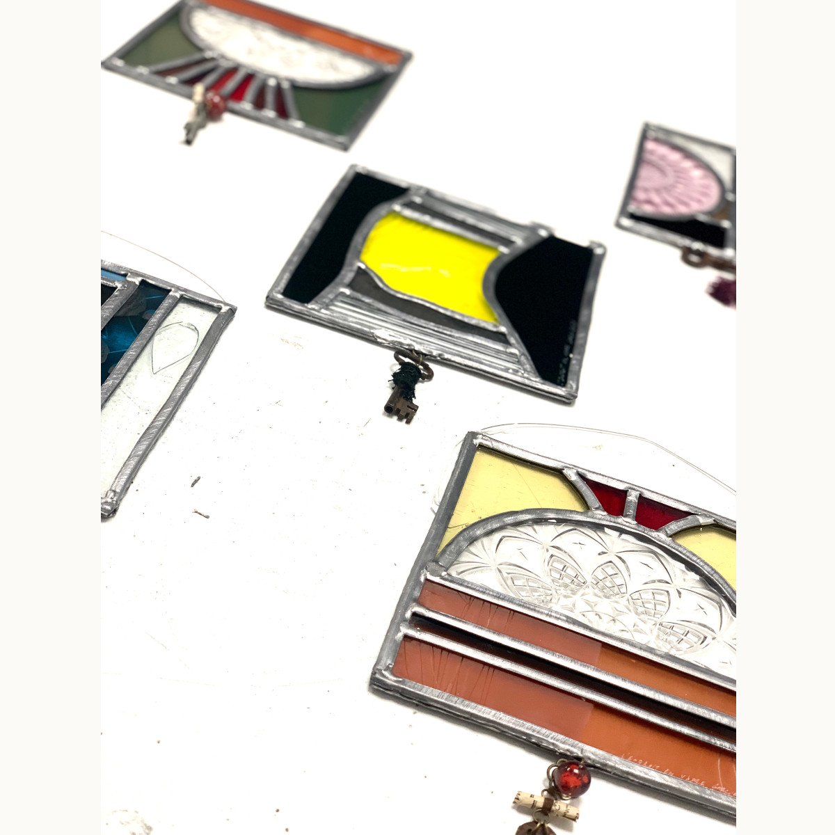 https://www.endroit-en-verre.fr/wp-content/uploads/2025/09/porte-secrete-gros-plan.jpg